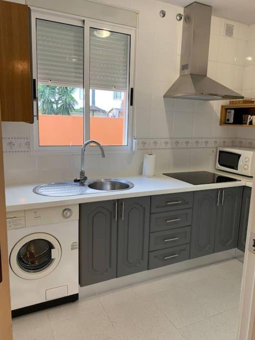 Selecta - Chalet primera linea piscina y parking view 3