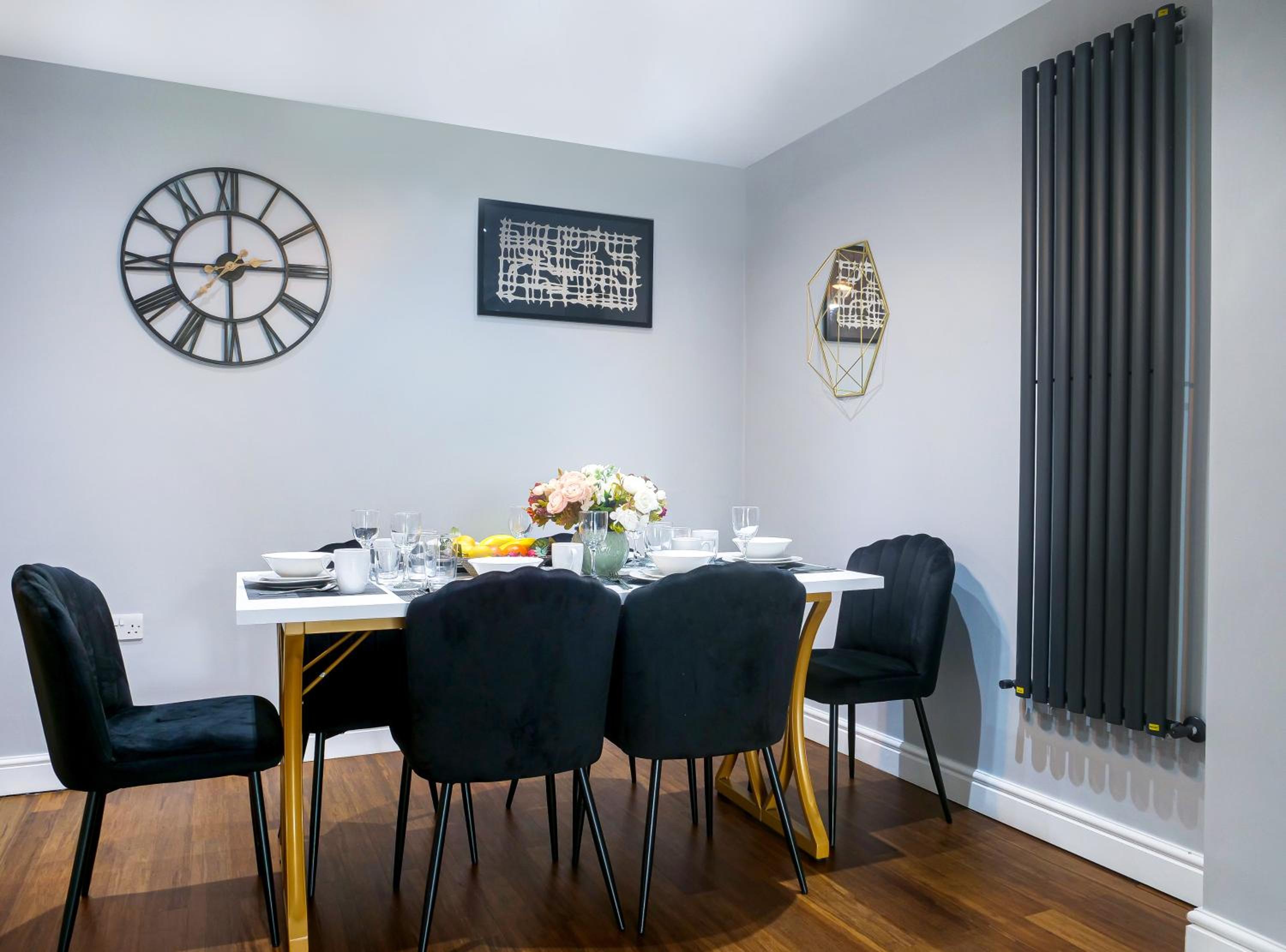 Royal Luxe 4 - 6 Bed House in London view 3