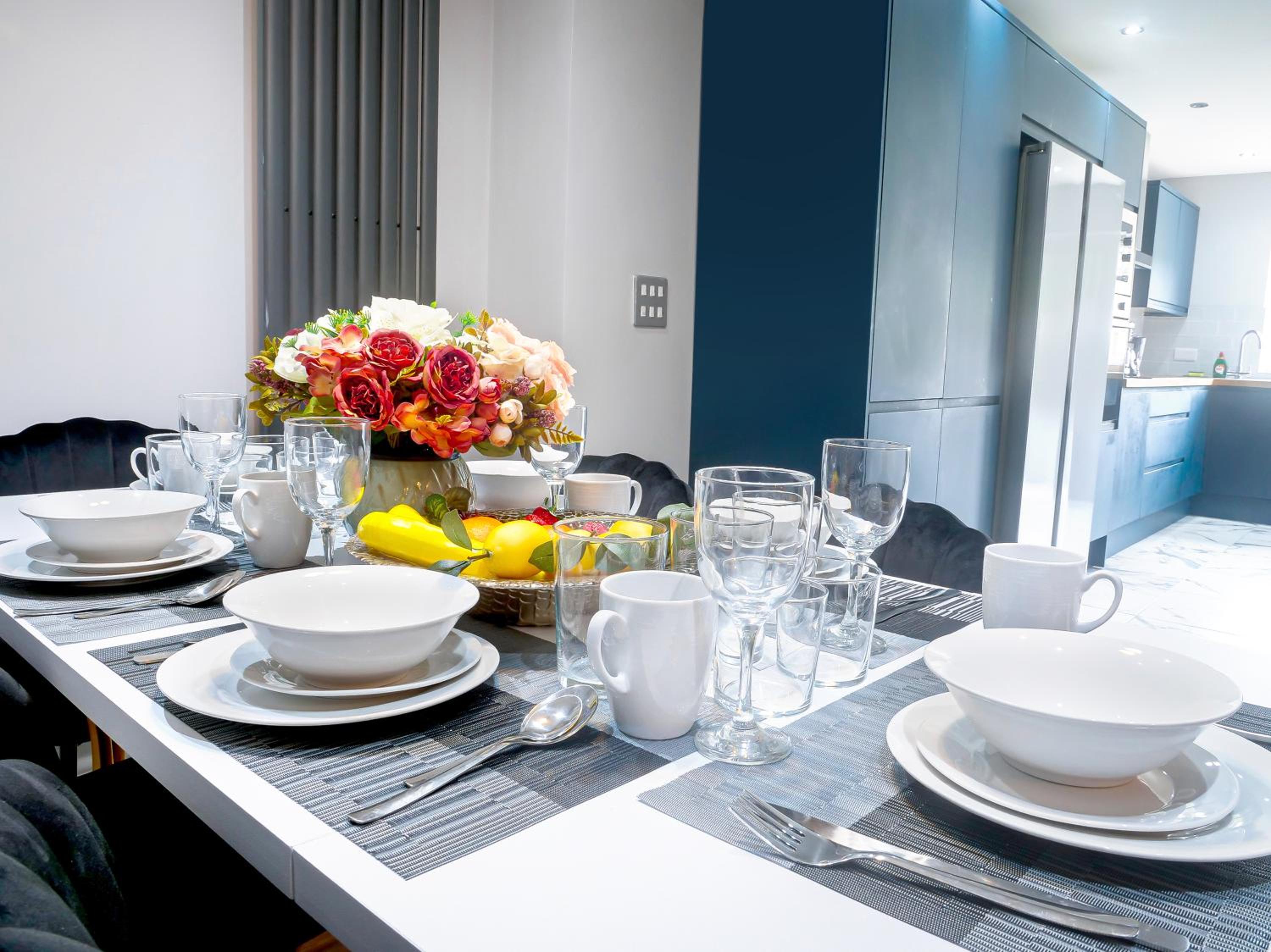 Royal Luxe 4 - 6 Bed House in London view 2