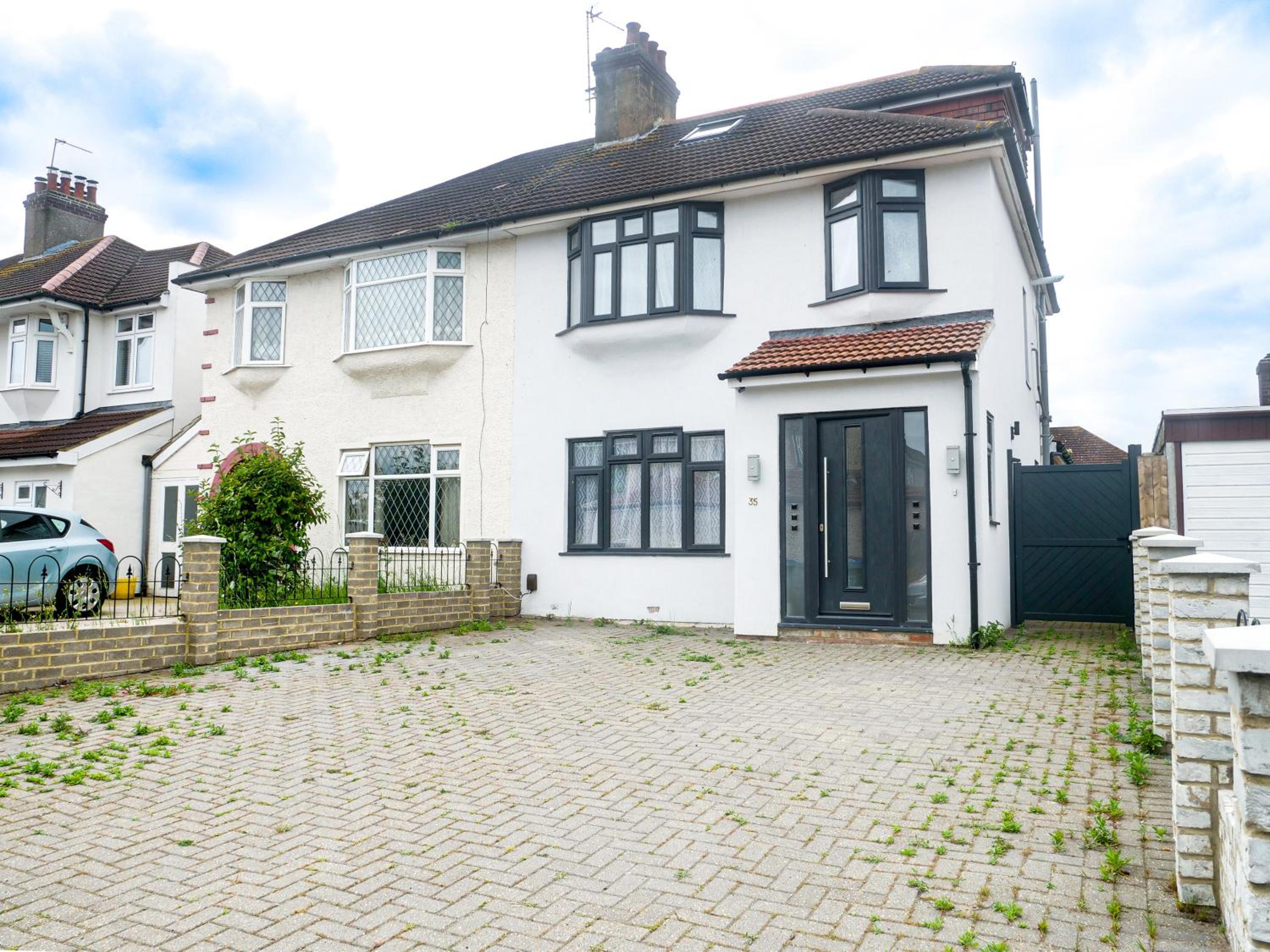 Royal Luxe 4 - 6 Bed House in London view 4