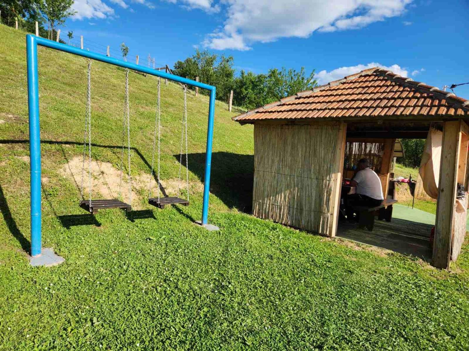 Seosko domacinstvo Radovanovic