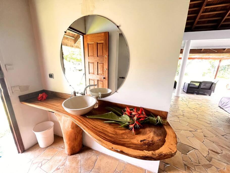 Raimanu Lodge - Climatisation, Fibre, Accès Plage, Parking Privé view 2