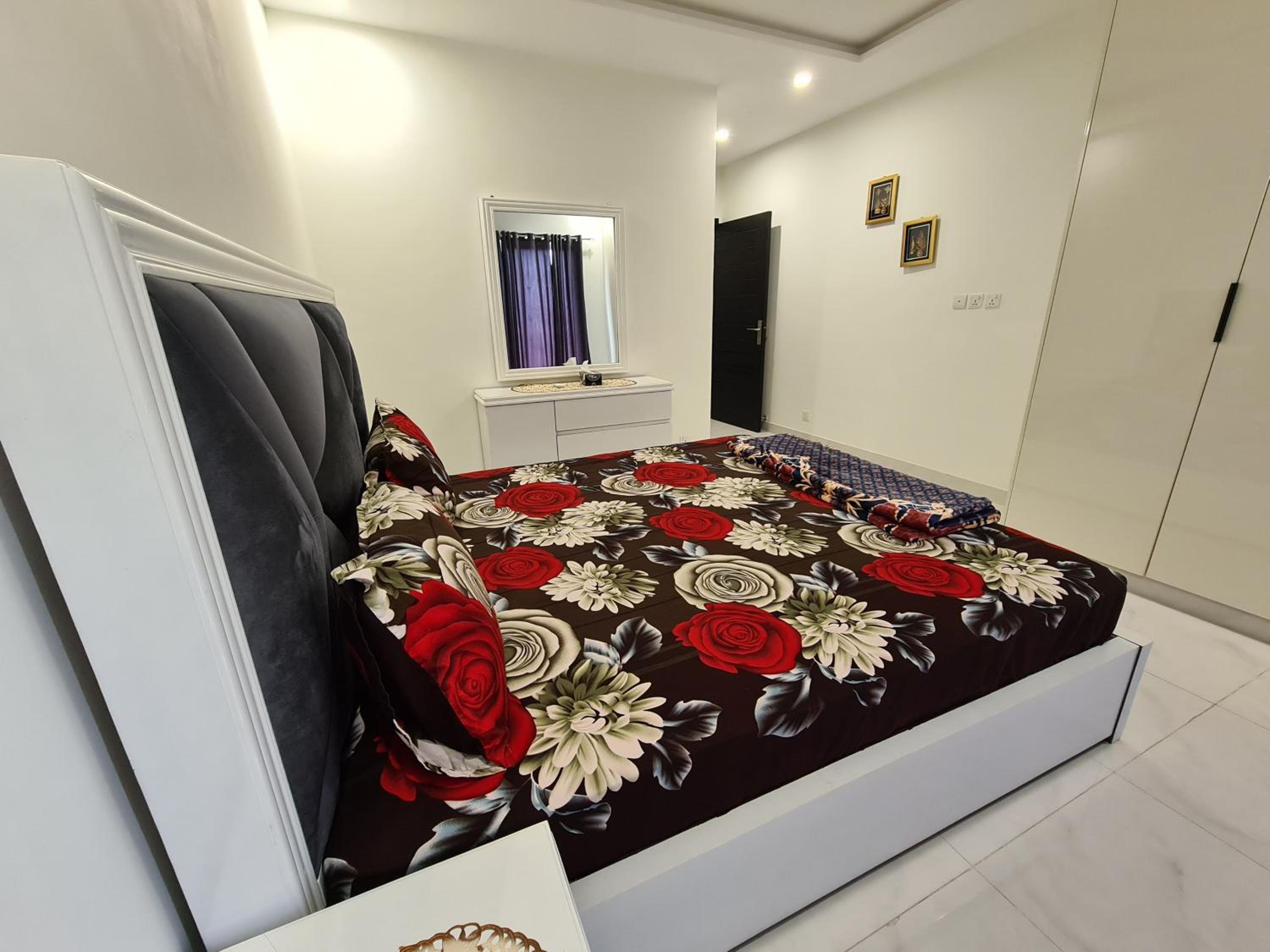 1 Bed Luxury Apartment Pool, Cinema & Gym view 5