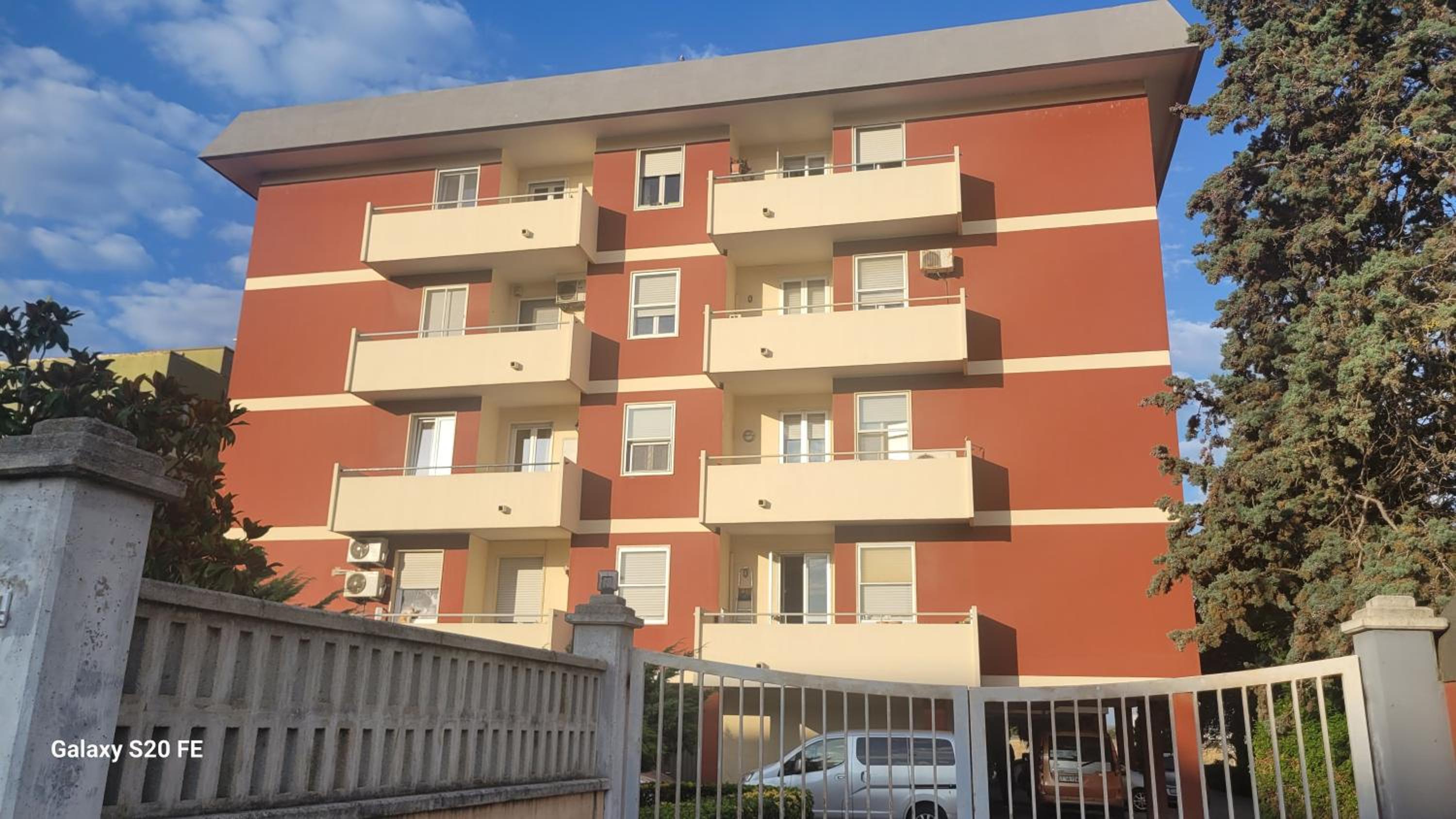Intero Appartamento con Parcheggio Gratuito view 2