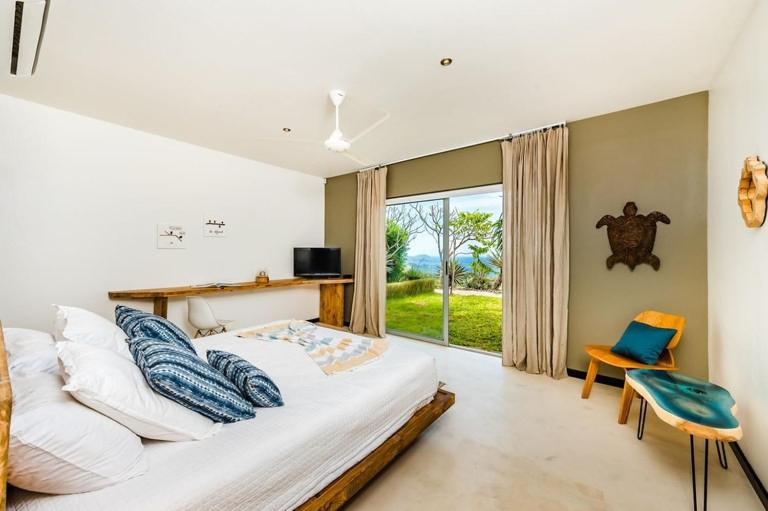 Serene Hilltop Haven Infinity Views Tranquil Vibe