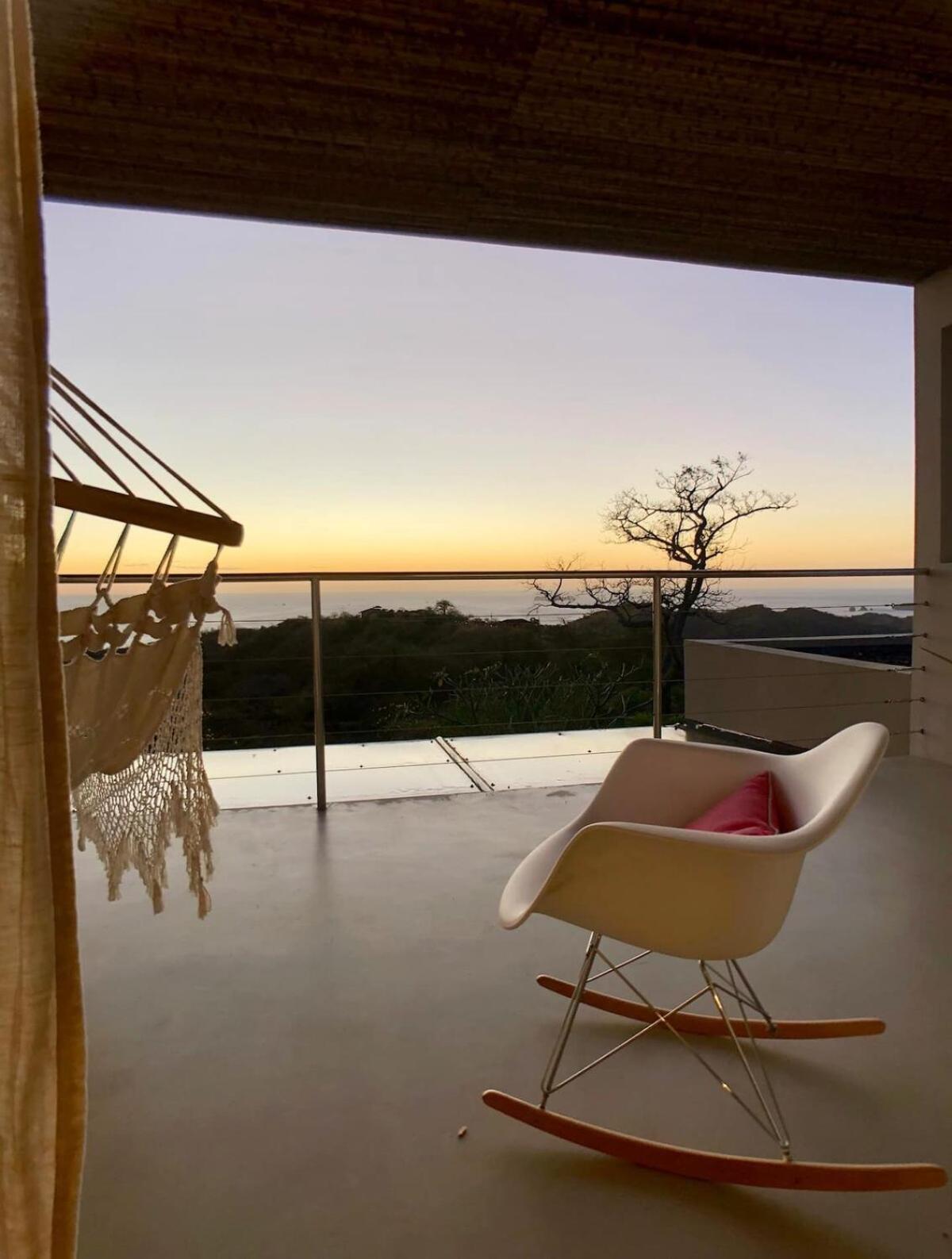 Serene Hilltop Haven Infinity Views Tranquil Vibe