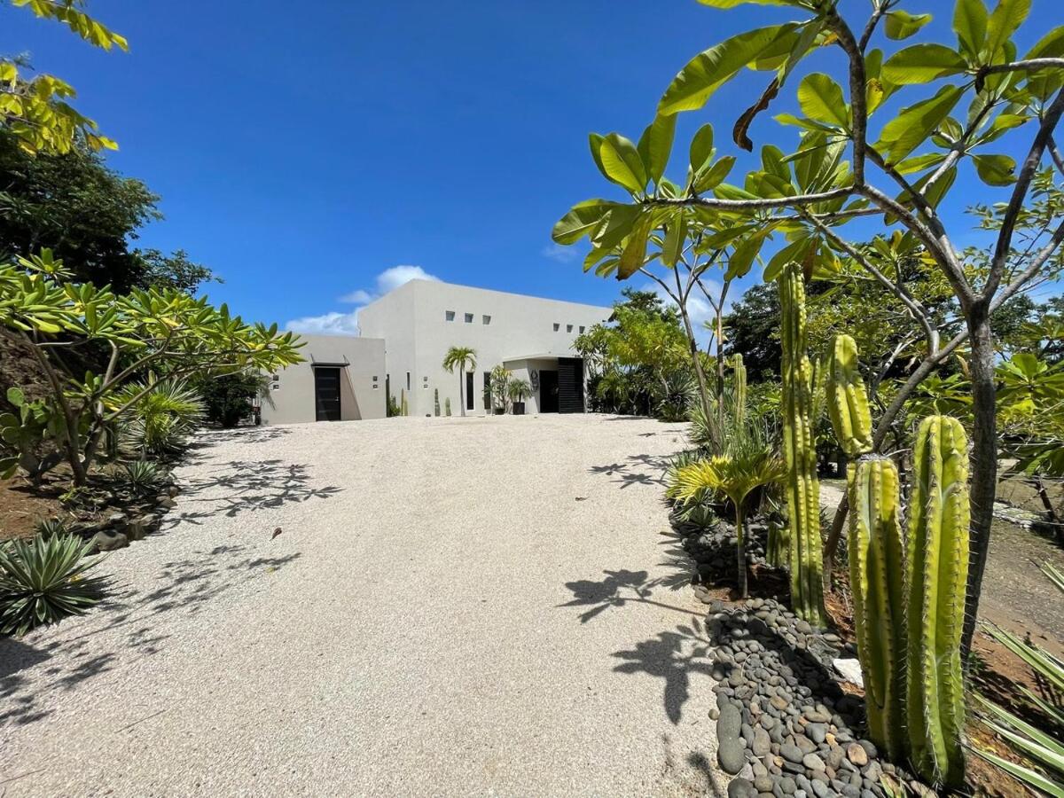 Serene Hilltop Haven Infinity Views Tranquil Vibe