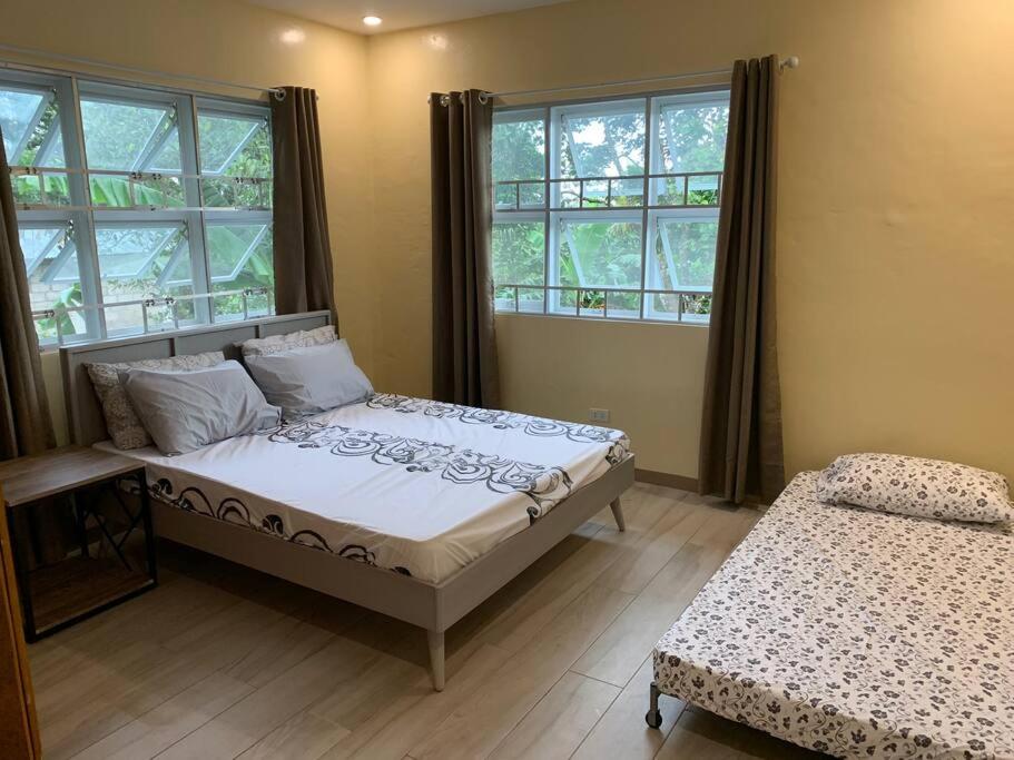 Holiday House for Big Groups w Pool AC Outdoor Jvc view 5