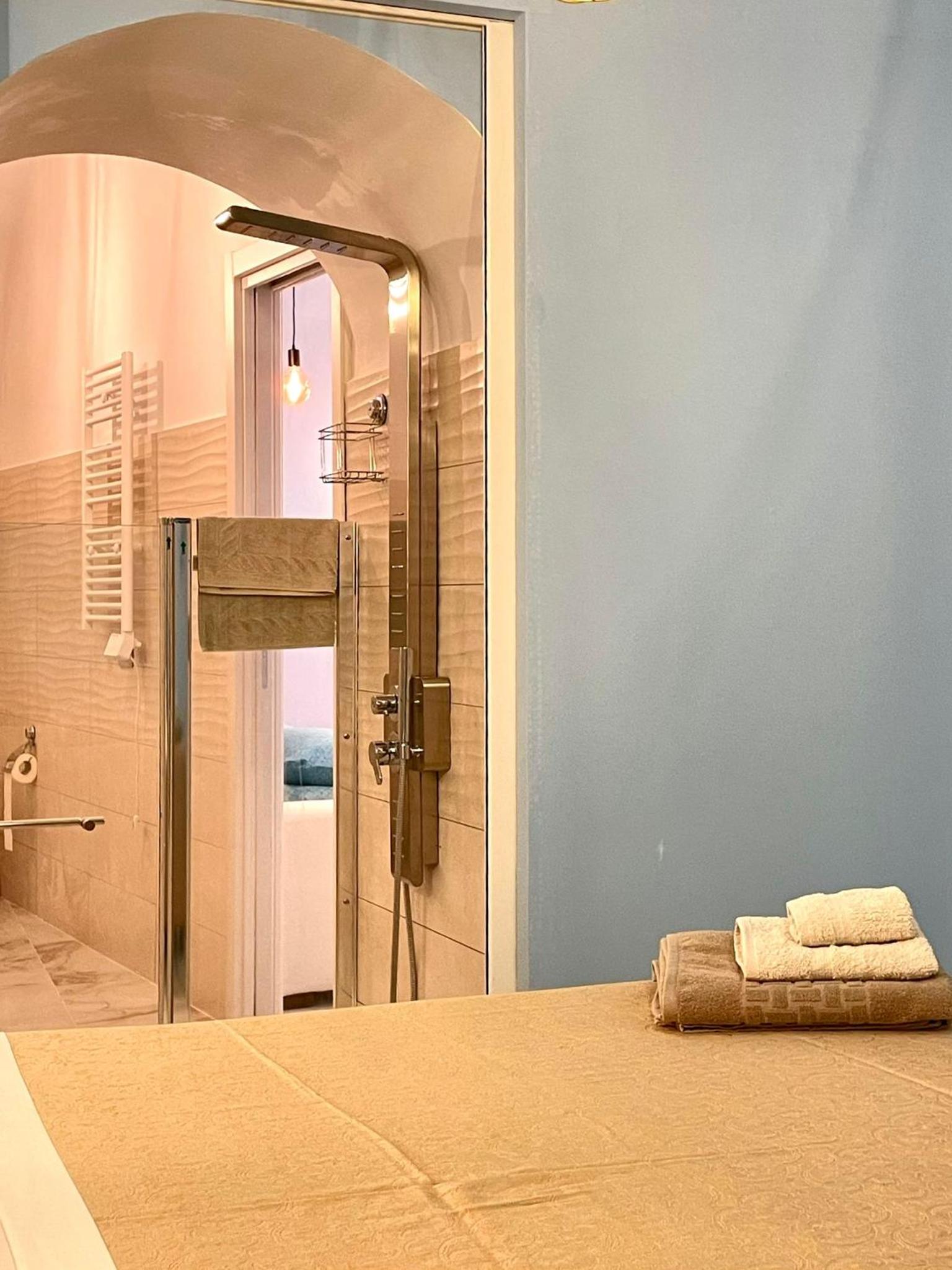 Carlo di Borbone Apartments - Napoli Chiaia