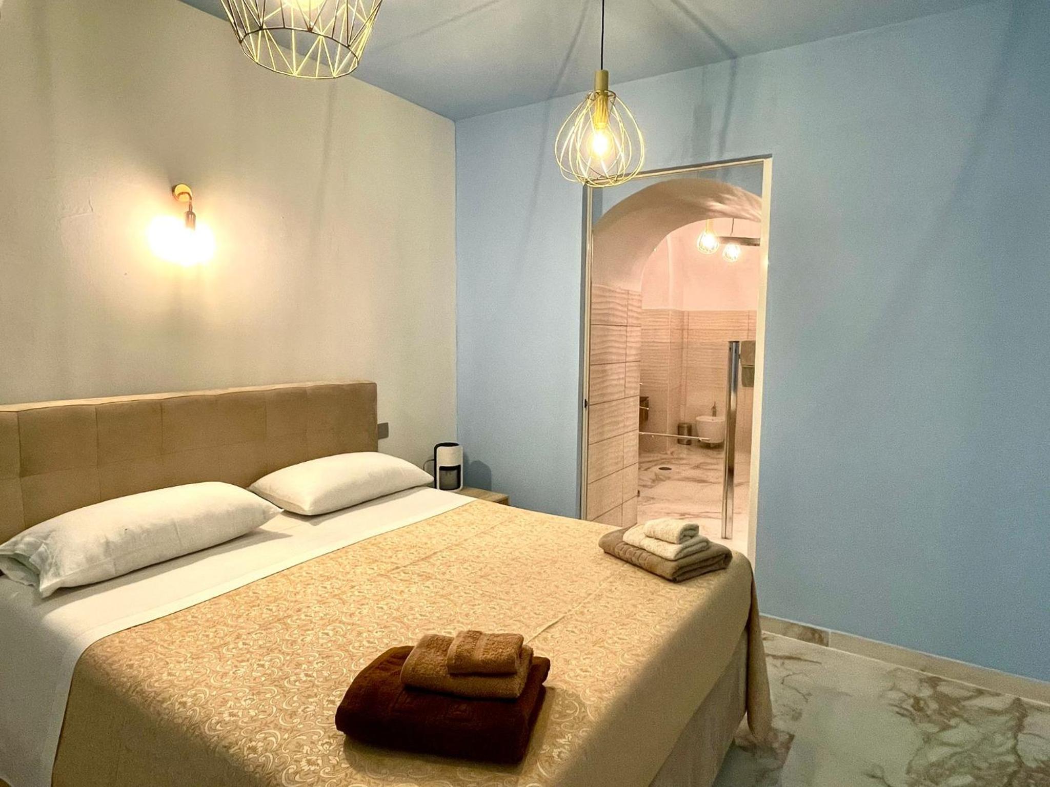 Carlo di Borbone Apartments - Napoli Chiaia