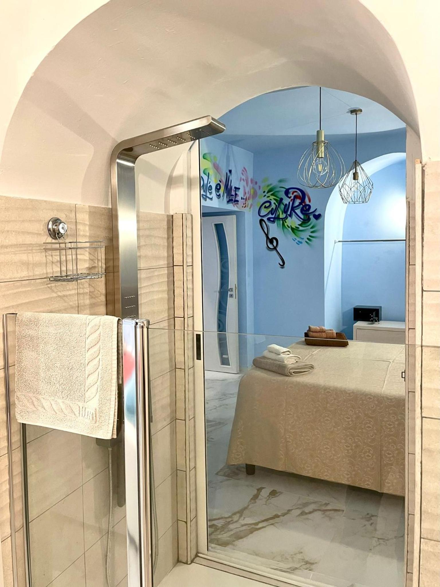 Carlo di Borbone Apartments - Napoli Chiaia