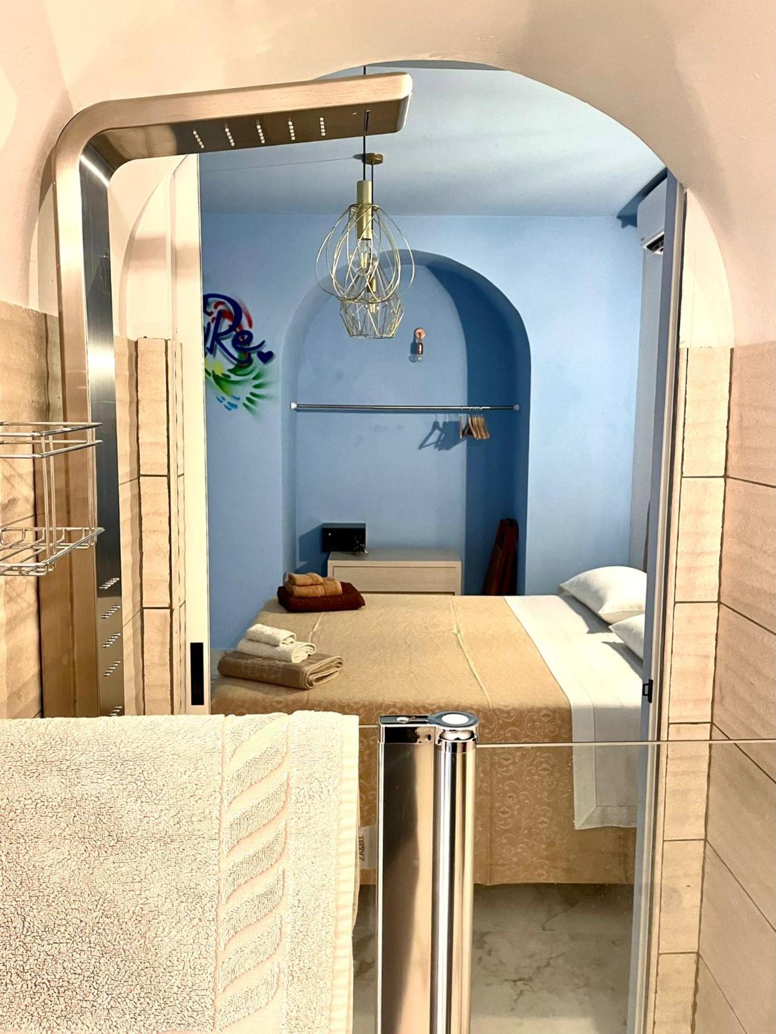 Carlo di Borbone Apartments - Napoli Chiaia