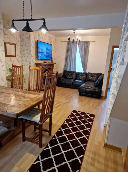 2 Bedroom, City Centre Town House with Jacuzzi Tub view 4