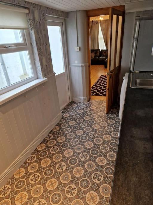 2 Bedroom, City Centre Town House with Jacuzzi Tub view 5