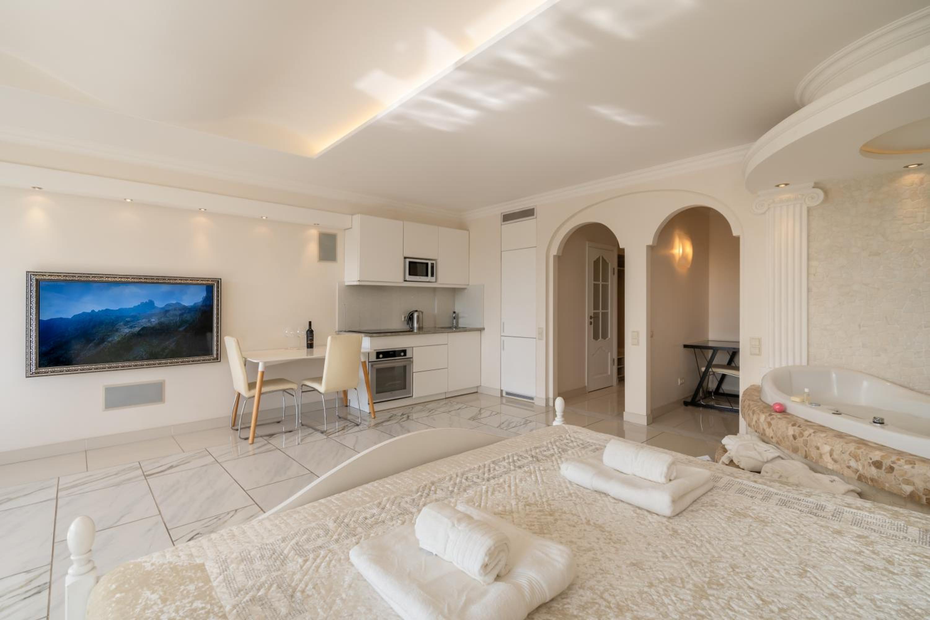 Jacuzzi Penthouse with Terrace and Free Parking - Riga view 5