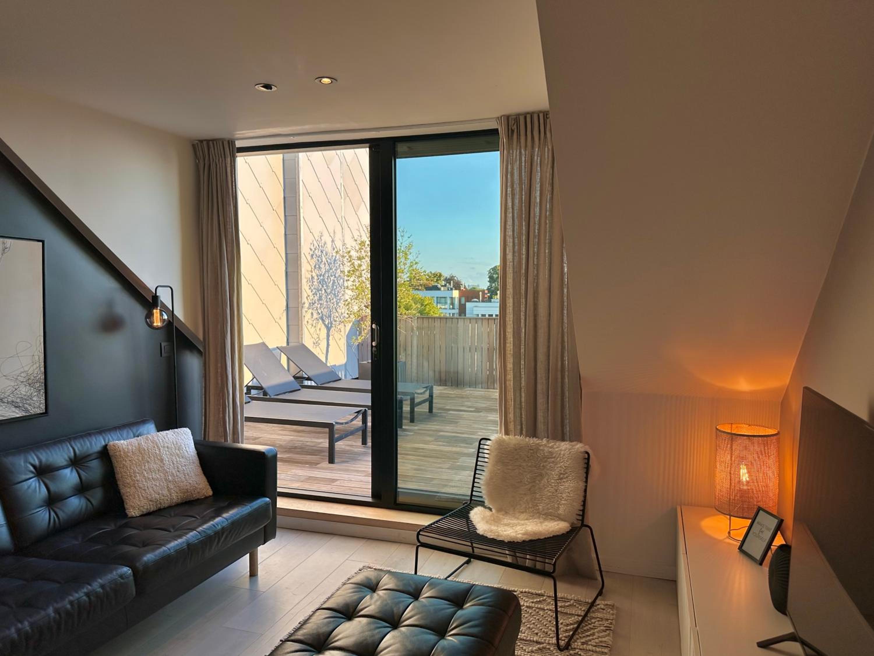 Penthouse with Airconditioning and Big Terrace, Close to Gent Sint-Pieters Station and City Centre