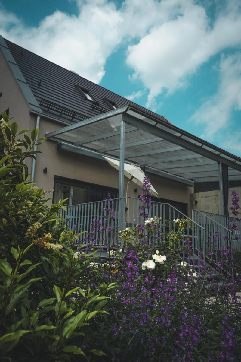 Freistehendes Ferienhaus Renkenmühle näher kann man am Wasser nicht wohnen