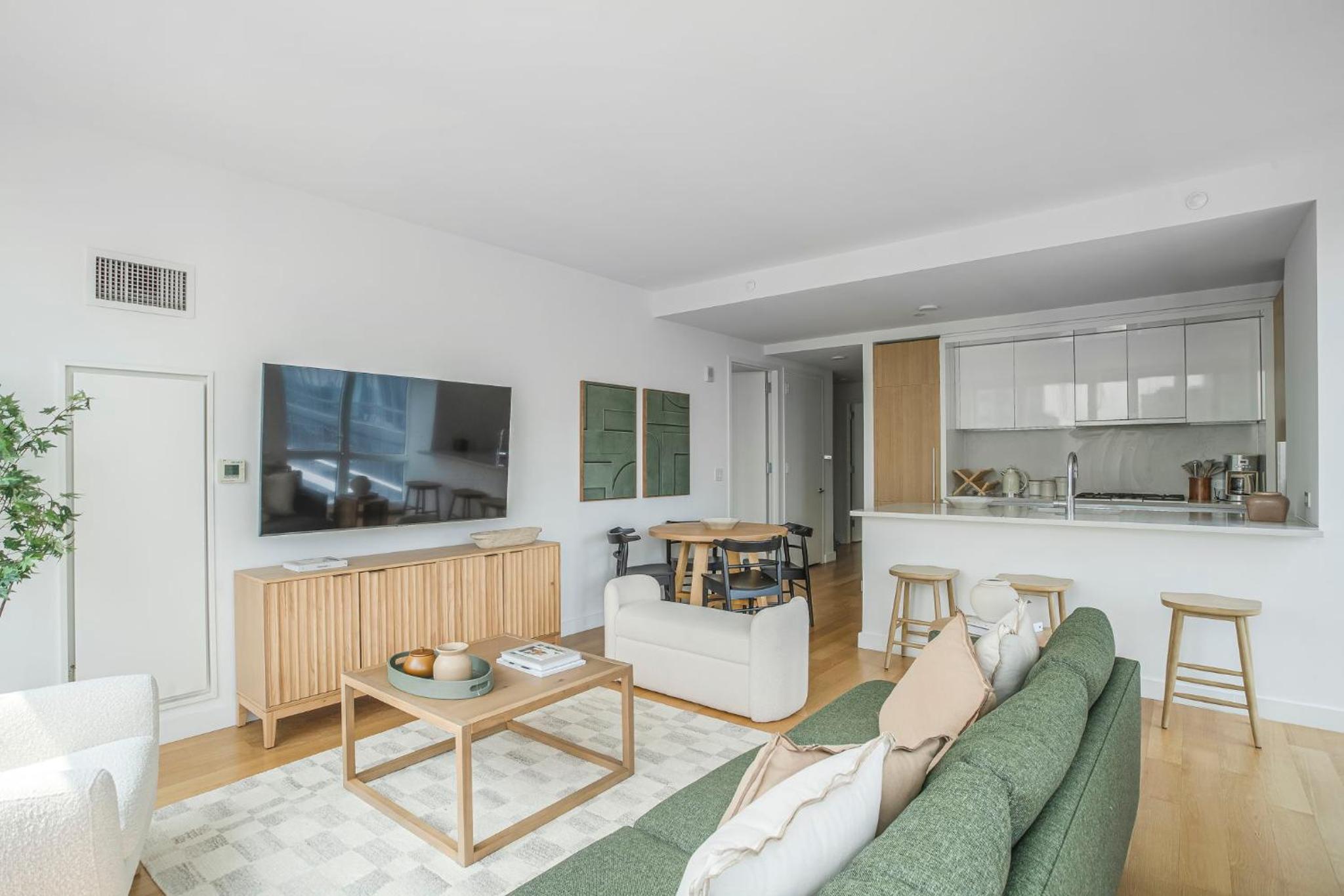 Adorable Hiding 2bd 2bath Gem