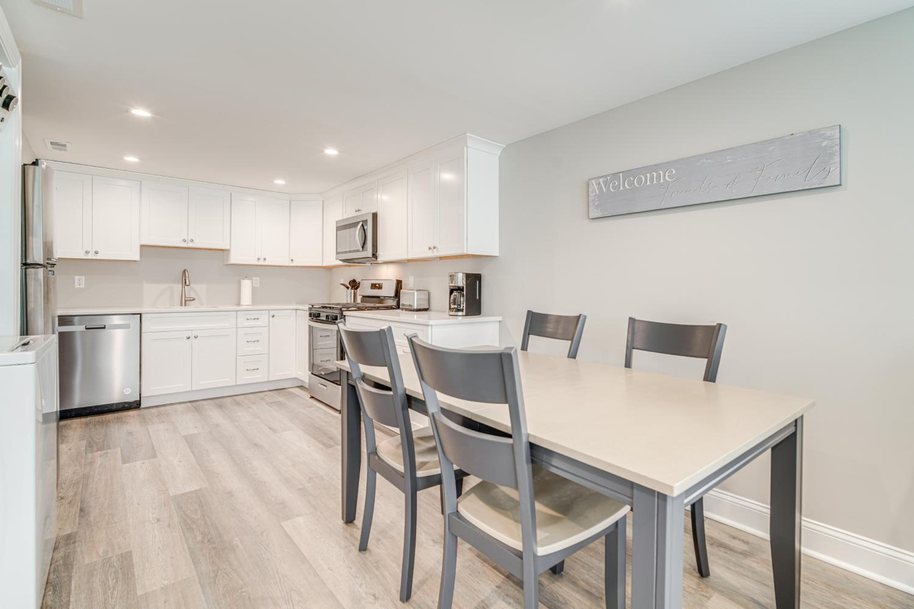 Newly Built North Wildwood Cottage, Walk to Beach!