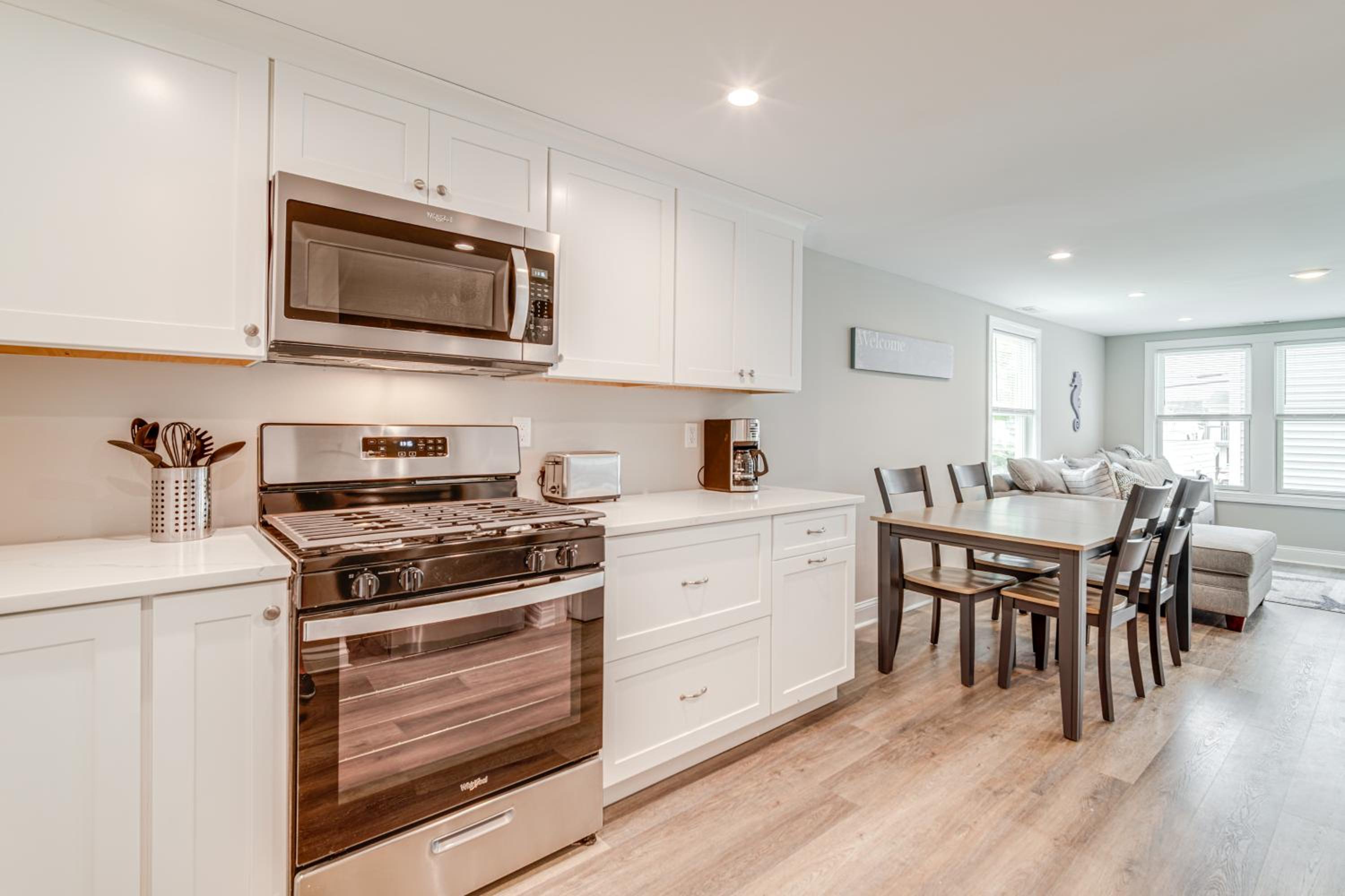 Newly Built North Wildwood Cottage, Walk to Beach!
