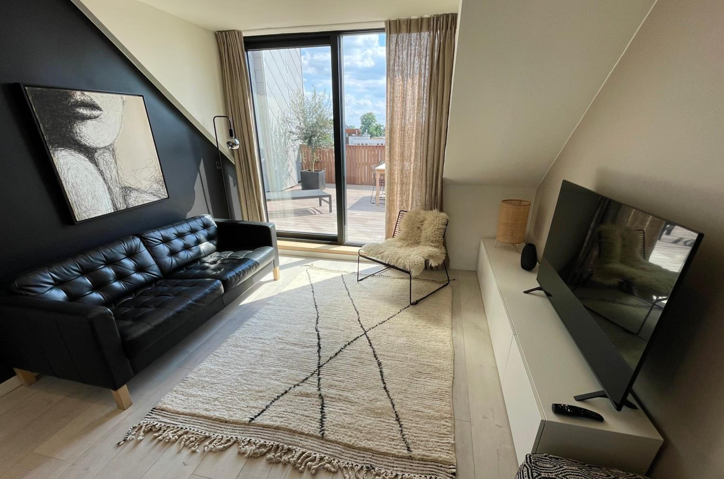 Penthouse with Airconditioning and Big Terrace, Close to Gent Sint-Pieters Station and City Centre