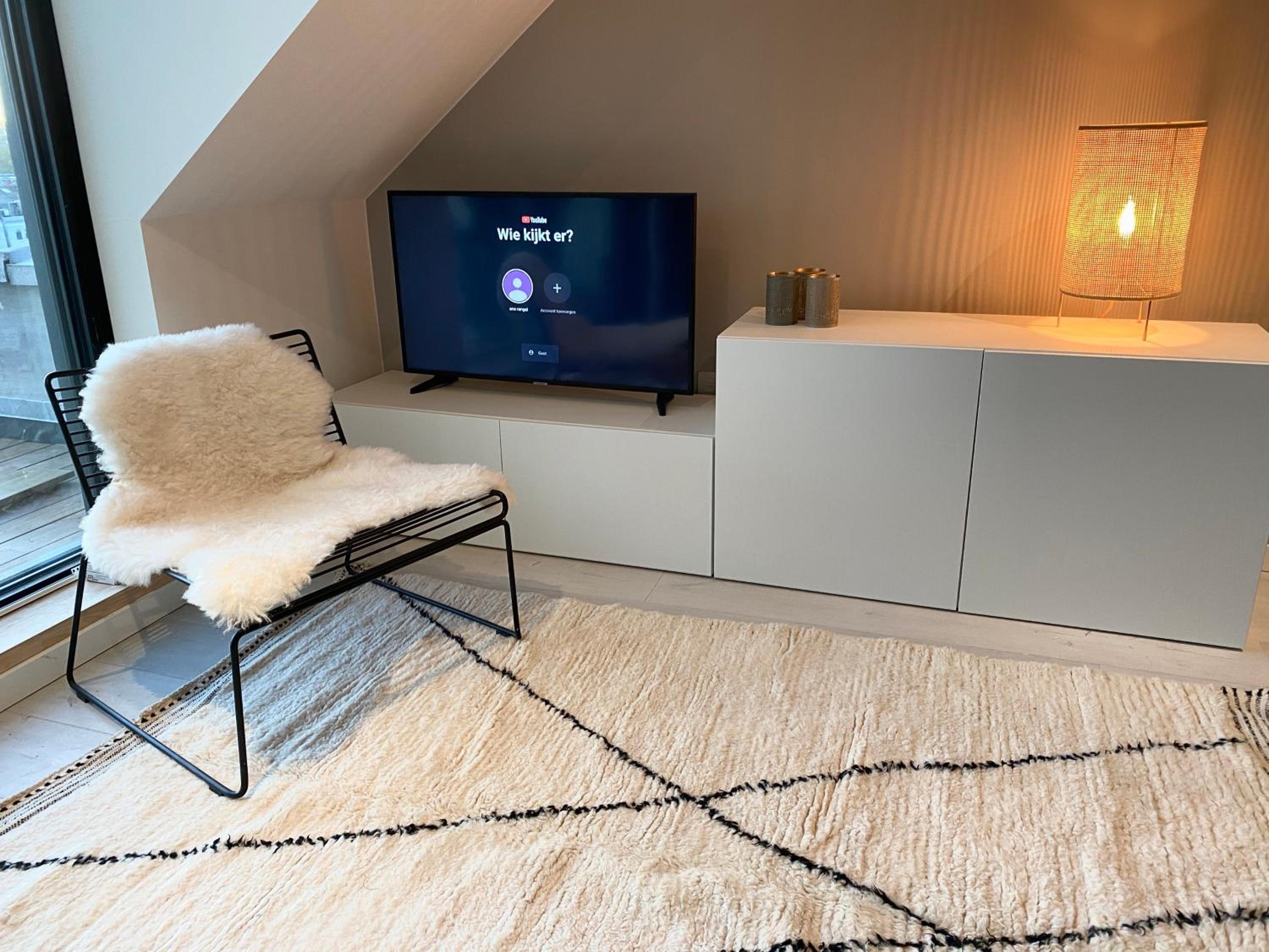 Penthouse with Airconditioning and Big Terrace, Close to Gent Sint-Pieters Station and City Centre