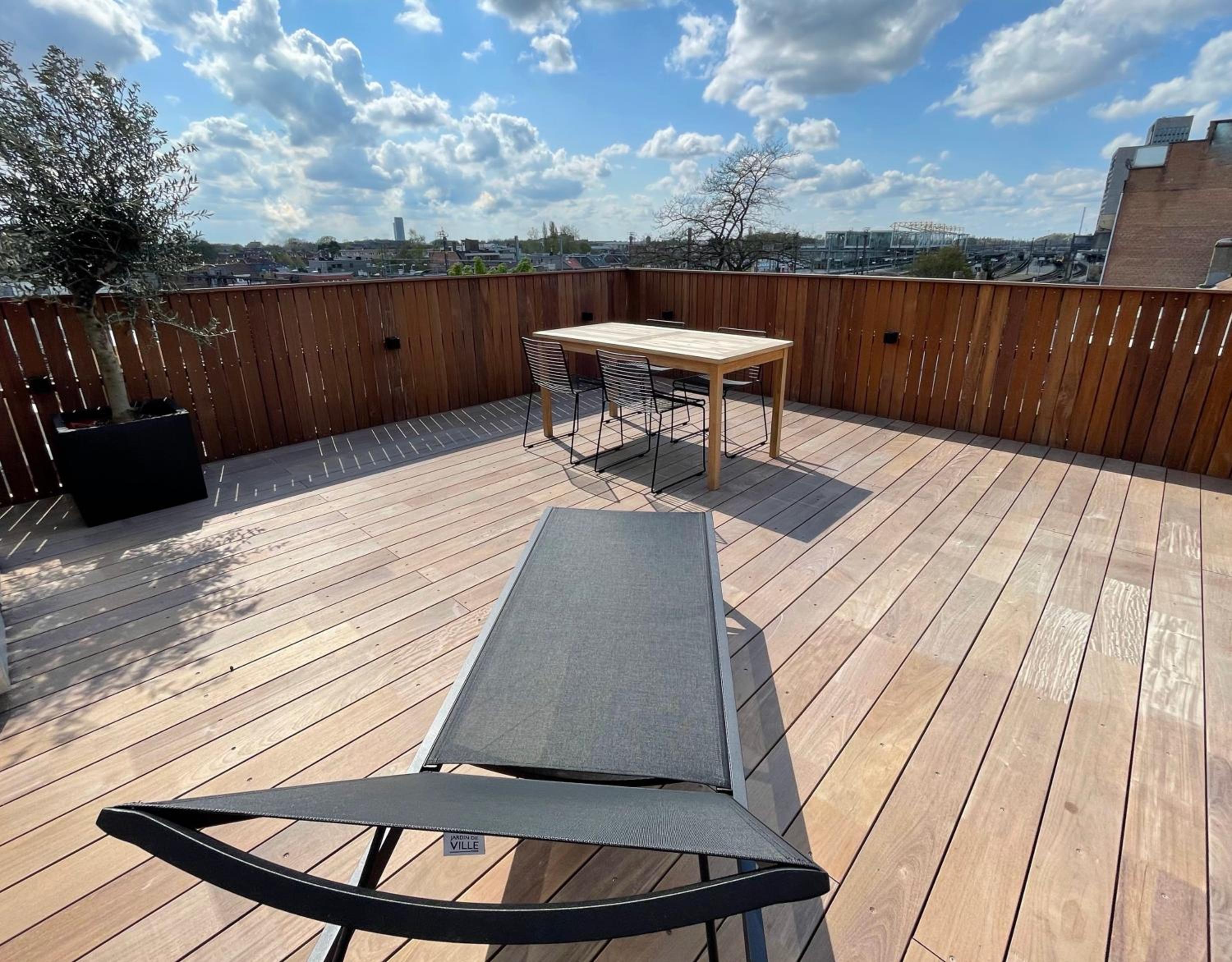 Penthouse with Airconditioning and Big Terrace, Close to Gent Sint-Pieters Station and City Centre
