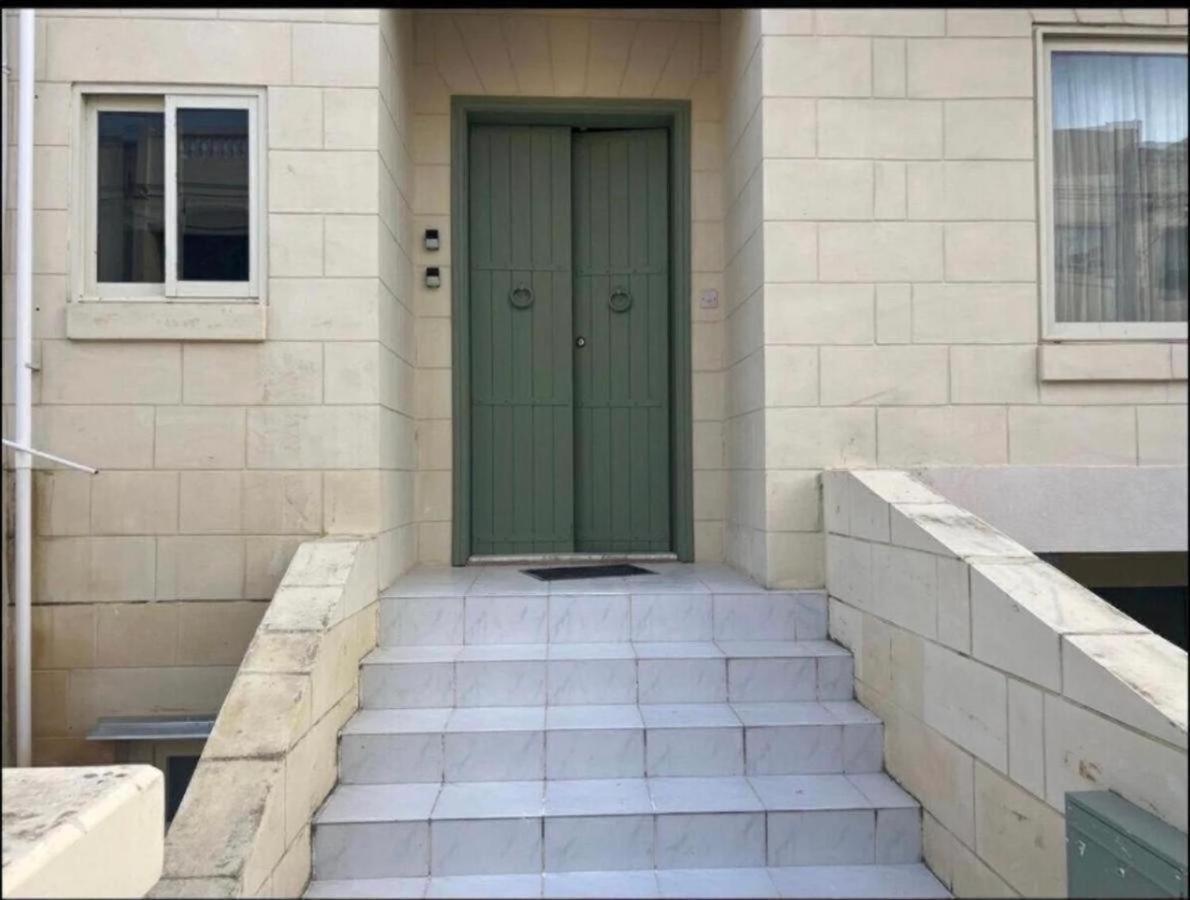 Pembroke St Julians Luxury, Comfort, Location