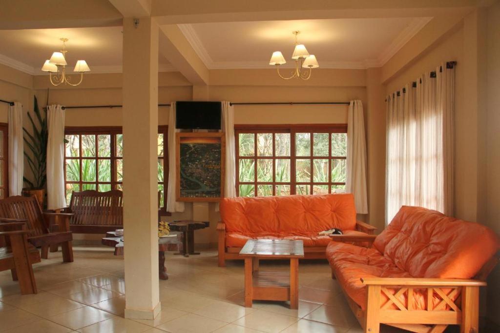 Six Garden Lodge