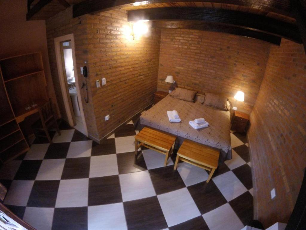 Six Garden Lodge