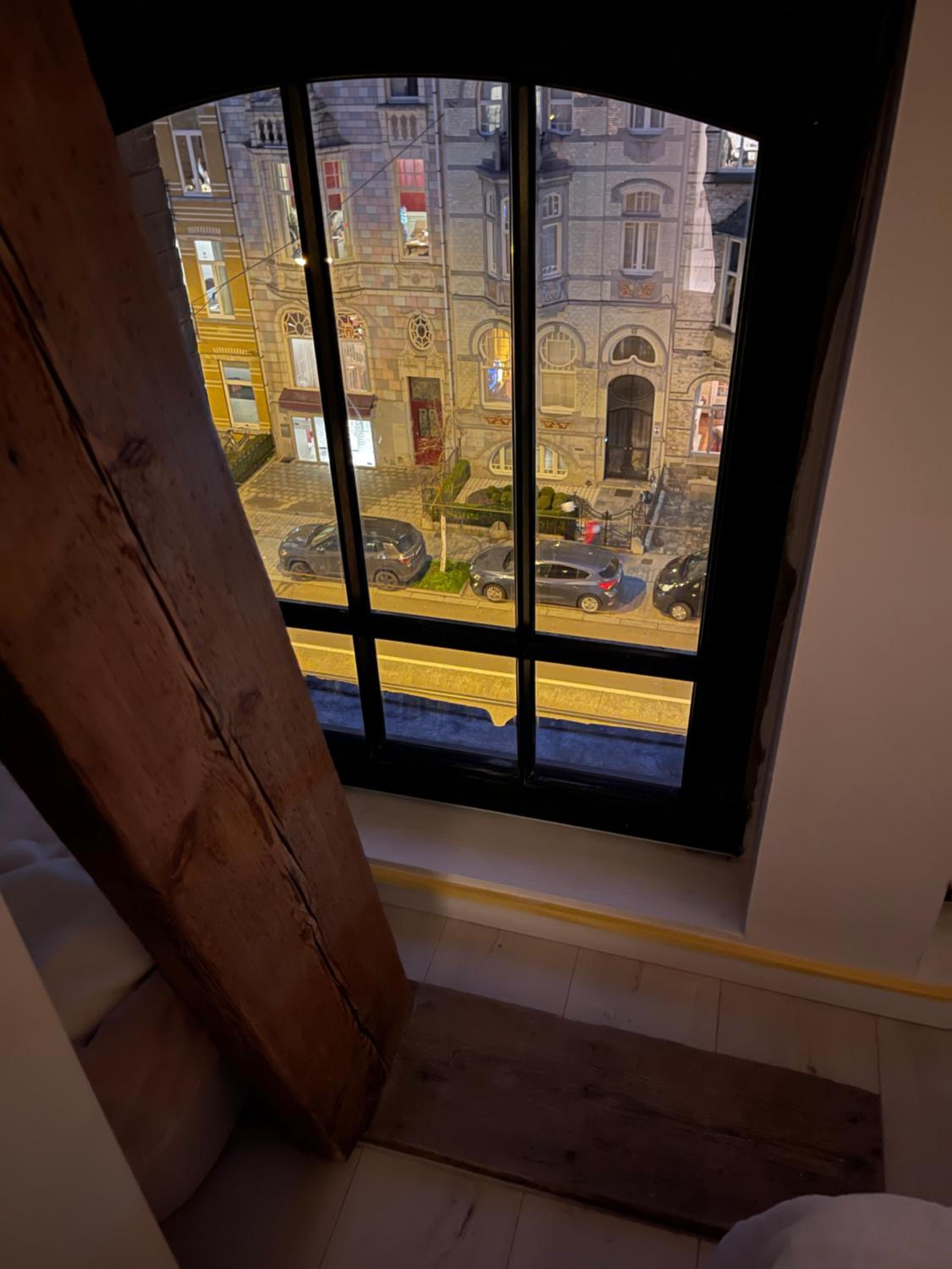 Penthouse with Airconditioning and Big Terrace, Close to Gent Sint-Pieters Station and City Centre