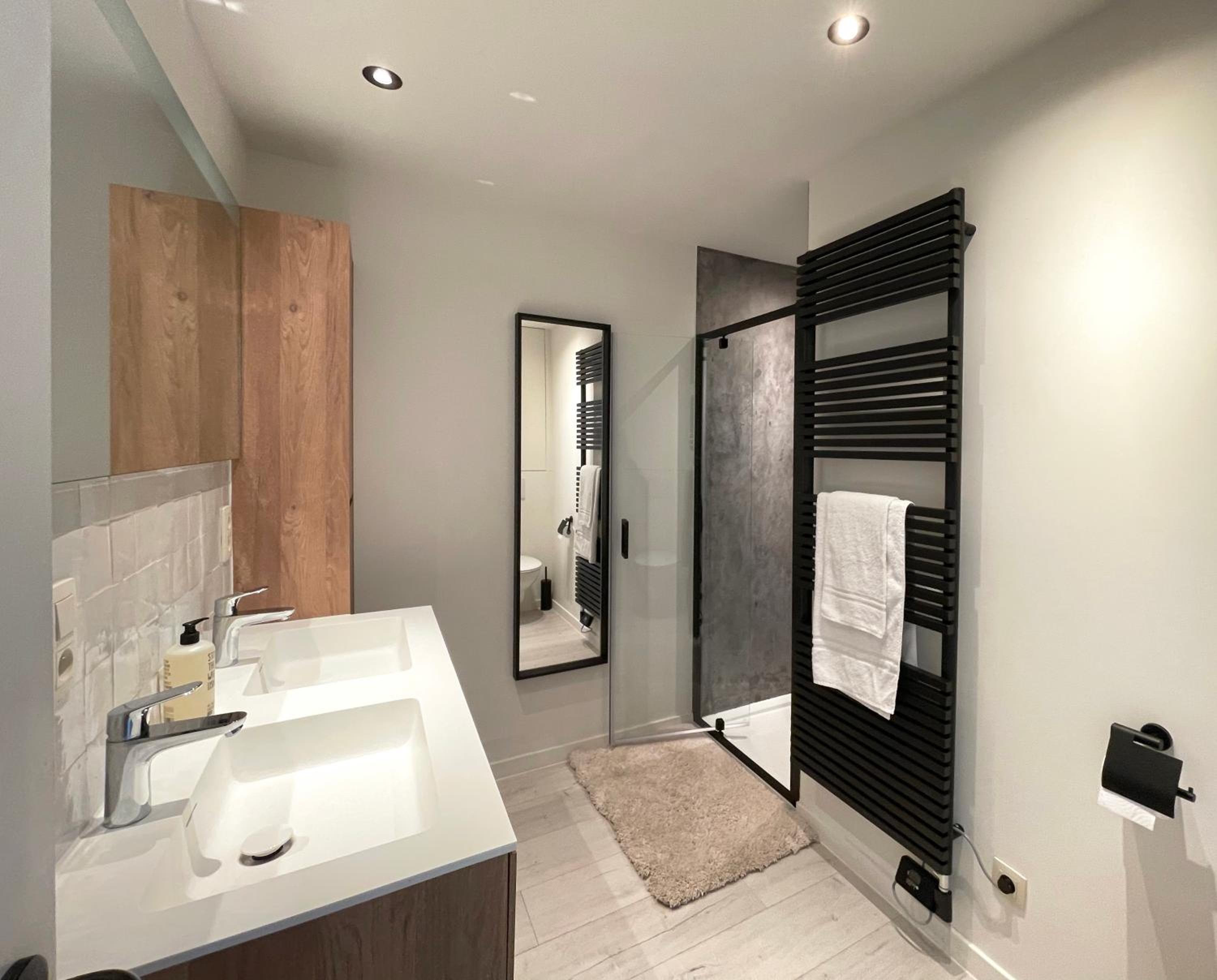 Penthouse with Airconditioning and Big Terrace, Close to Gent Sint-Pieters Station and City Centre