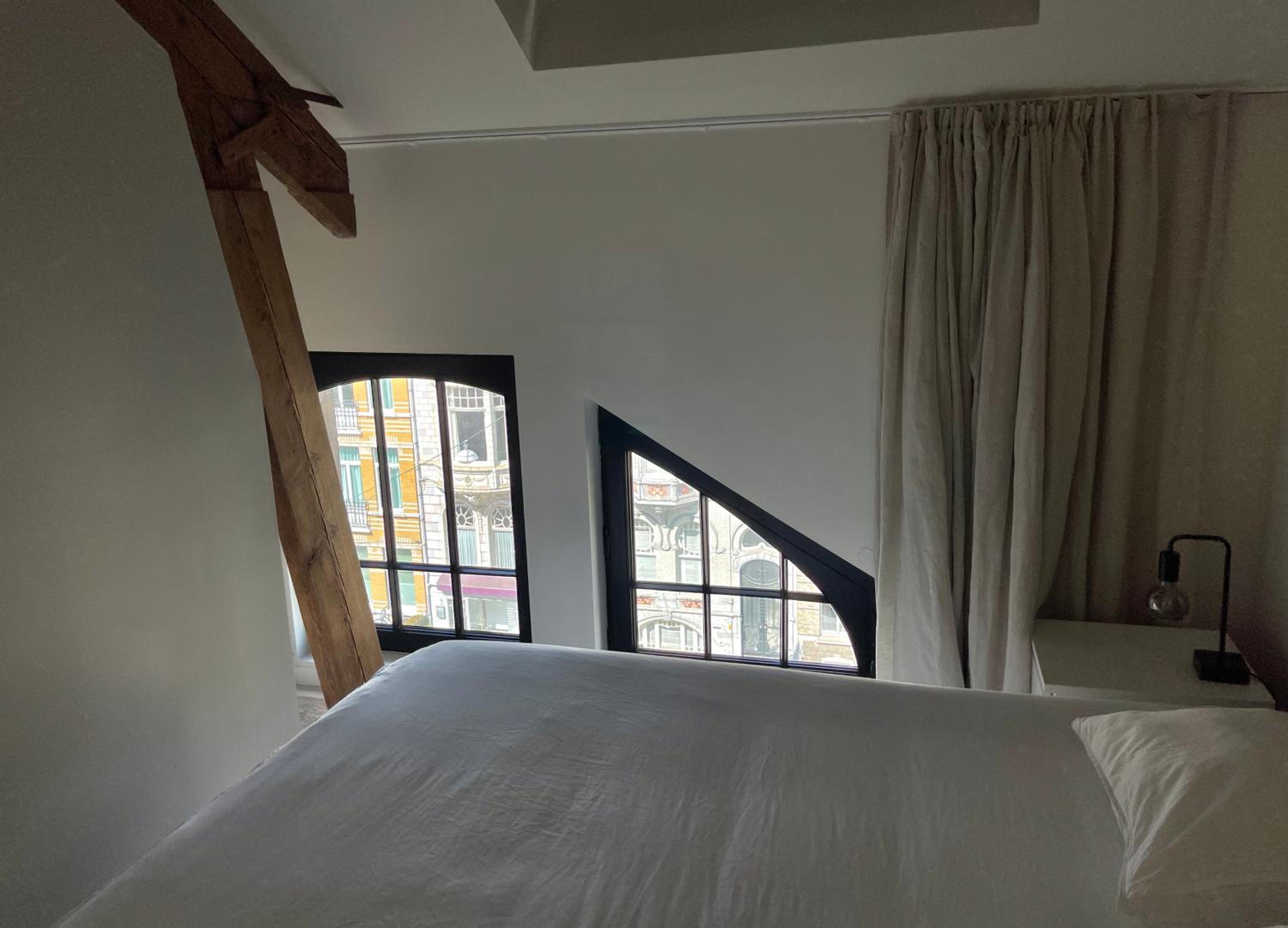 Penthouse with Airconditioning and Big Terrace, Close to Gent Sint-Pieters Station and City Centre