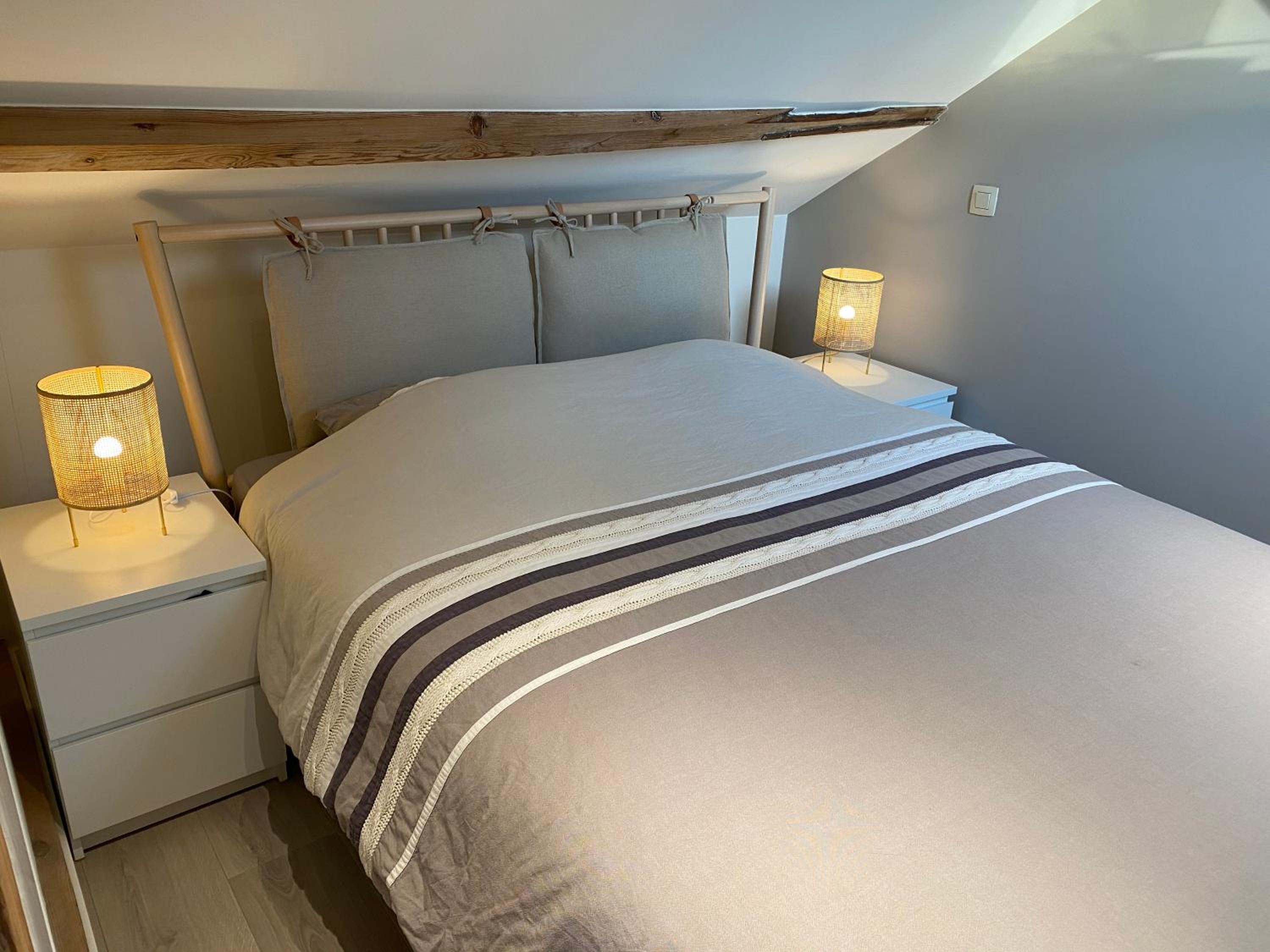 Penthouse with Airconditioning and Big Terrace, Close to Gent Sint-Pieters Station and City Centre