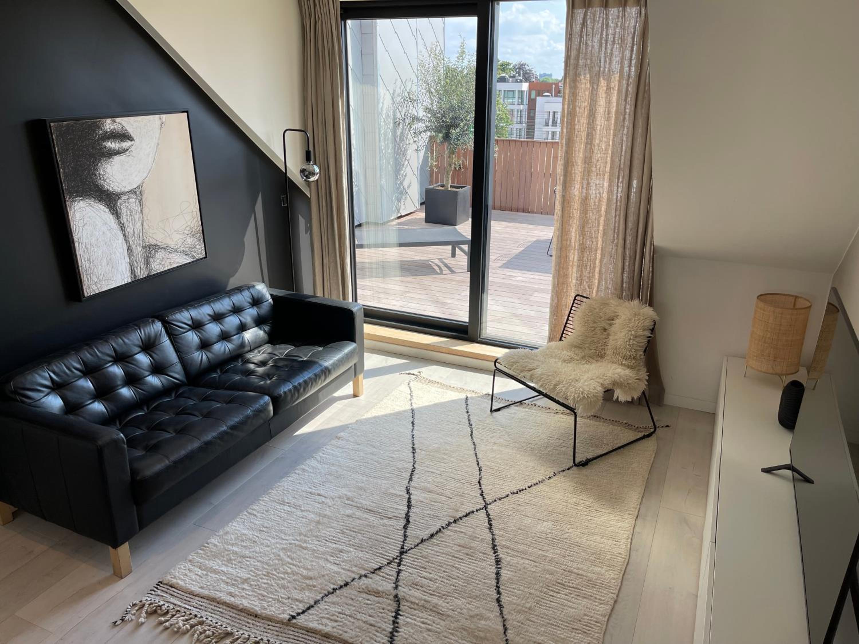 Penthouse with Airconditioning and Big Terrace, Close to Gent Sint-Pieters Station and City Centre