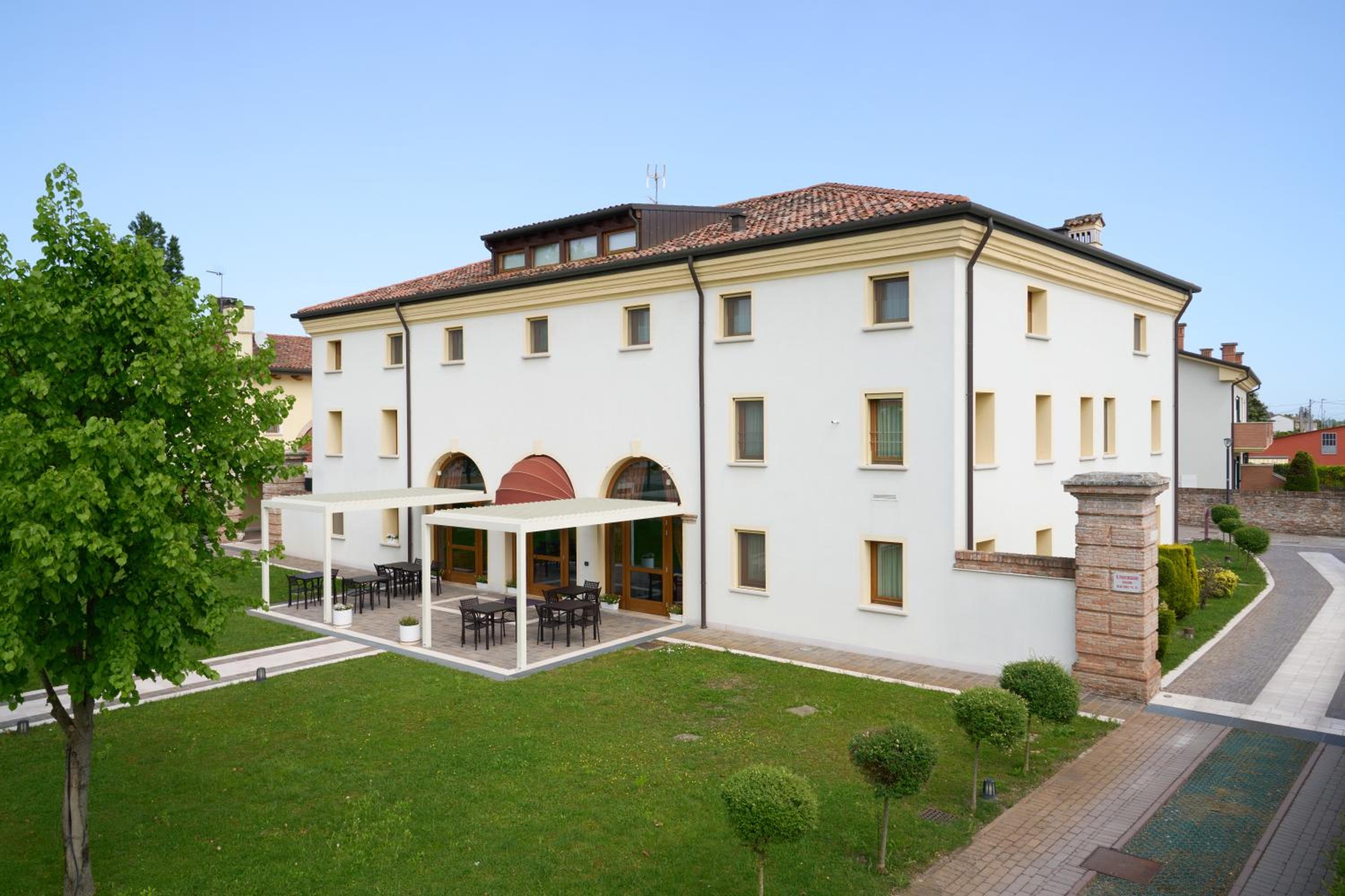 Hotel Albergo Antica Corte Marchesini - Image 1