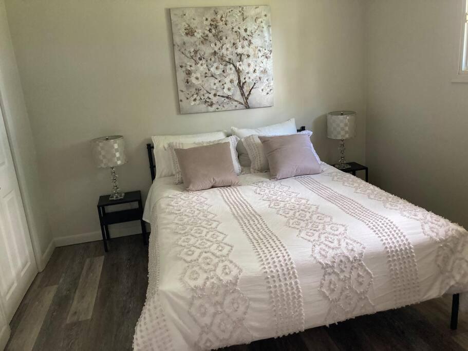 Orillia Vacations - Direct Lakefront cottage on Lake Simcoe in Orillia - Property Image 3