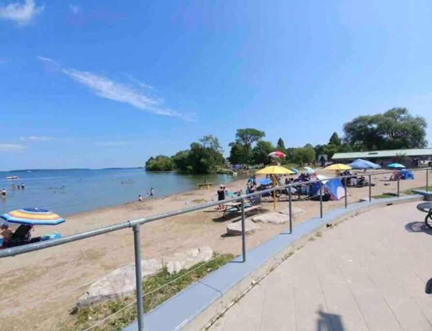 Orillia Vacations - Direct Lakefront cottage on Lake Simcoe in Orillia - Property Image 5