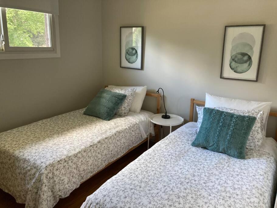 Direct Lakefront cottage on Lake Simcoe in Orillia - Image 3