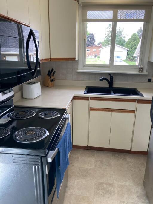 Direct Lakefront cottage on Lake Simcoe in Orillia