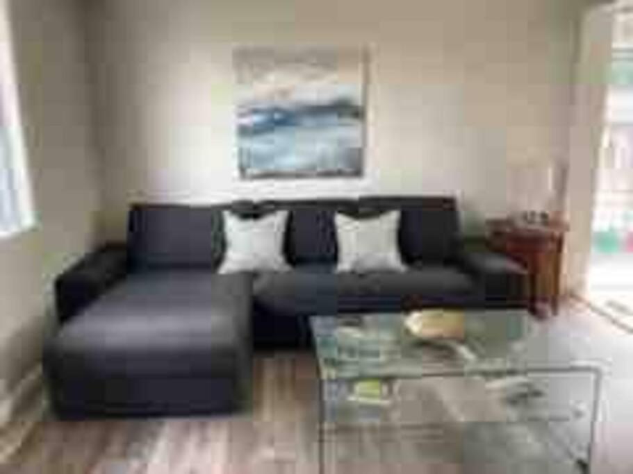 Direct Lakefront cottage on Lake Simcoe in Orillia
