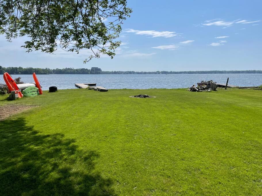 Direct Lakefront cottage on Lake Simcoe in Orillia