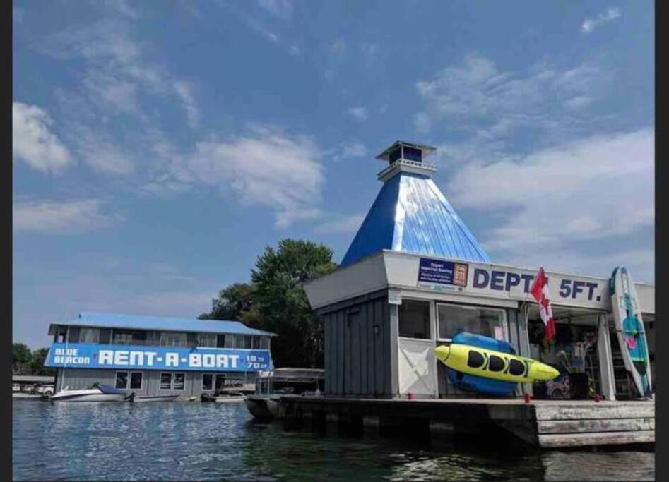 Direct Lakefront cottage on Lake Simcoe in Orillia