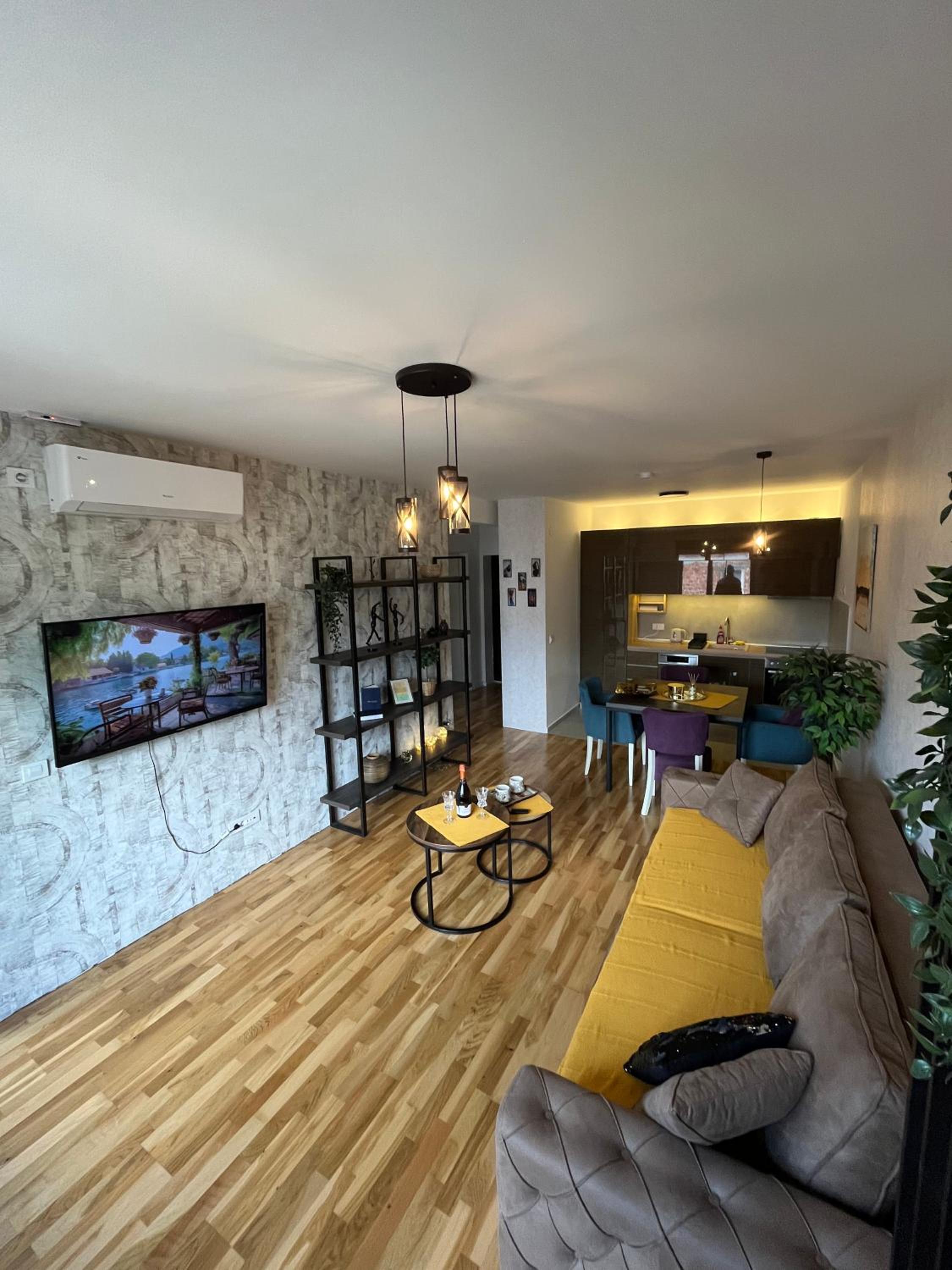 Lux apartment 8, center, free parking view 4