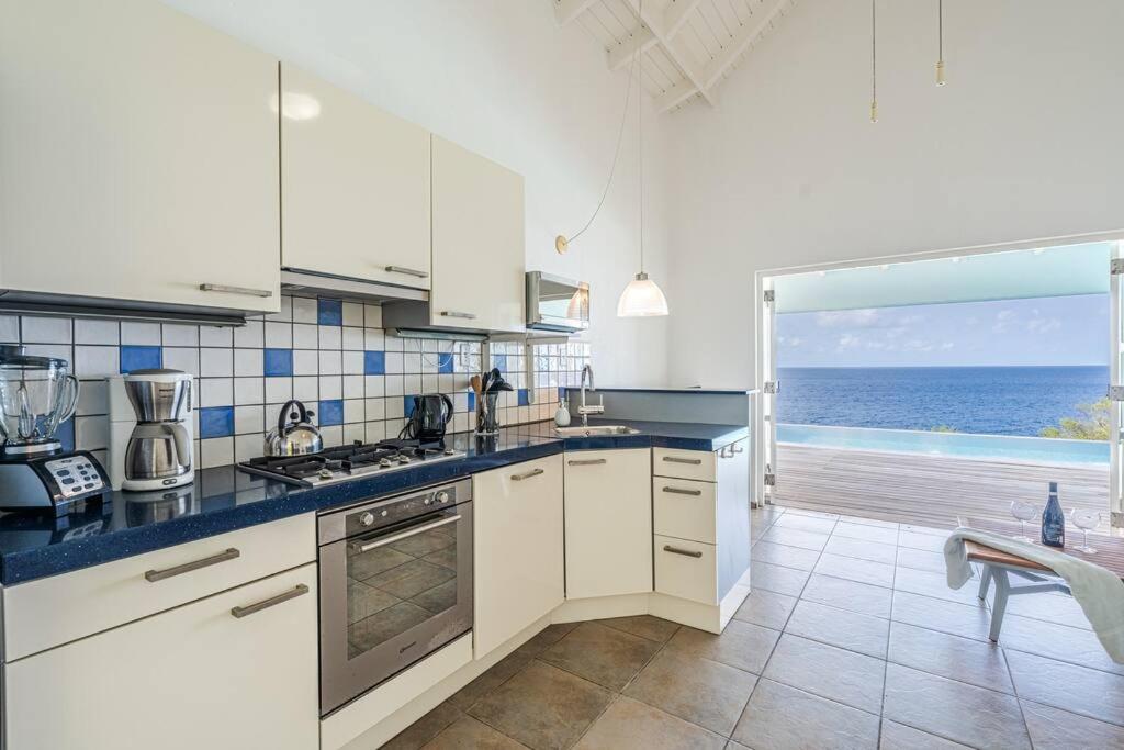 Cliff Cottage- Vacation villa with breath taking sea view