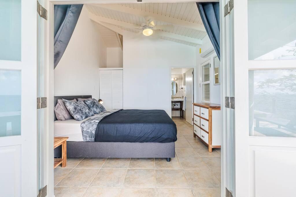 Cliff Cottage- Vacation villa with breath taking sea view