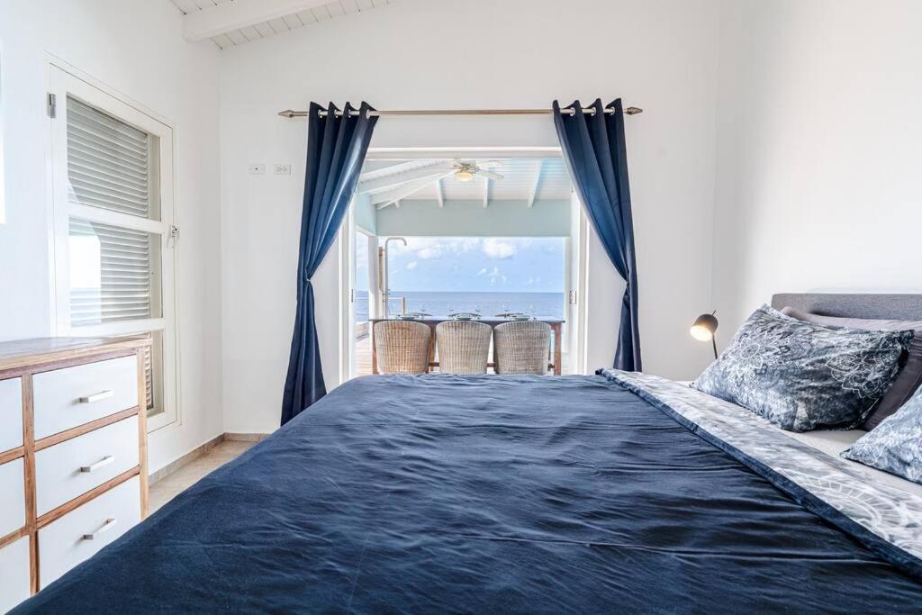 Cliff Cottage- Vacation villa with breath taking sea view