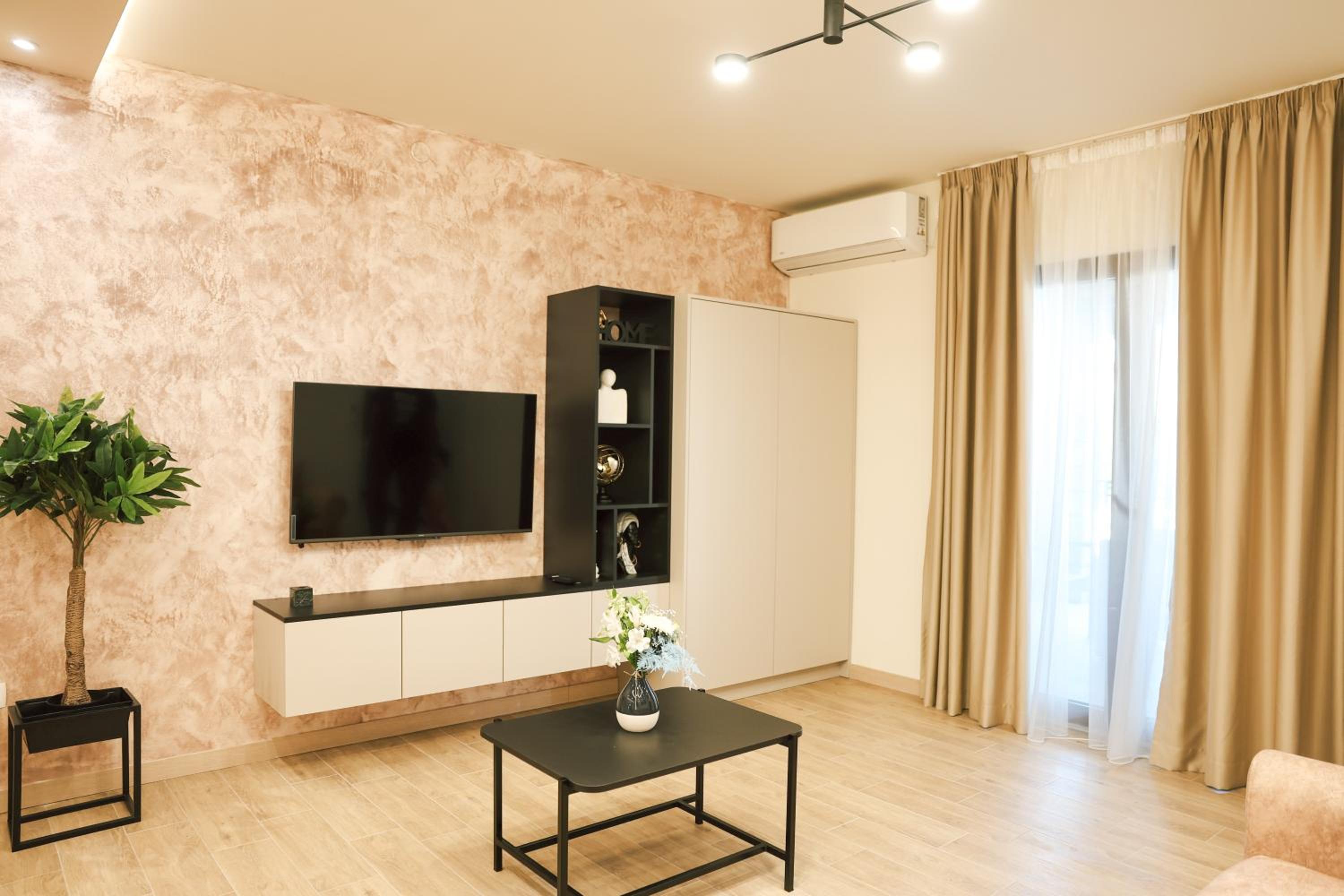 Apartments N & S - Private Parking & 1 minute to the Beach photo 5