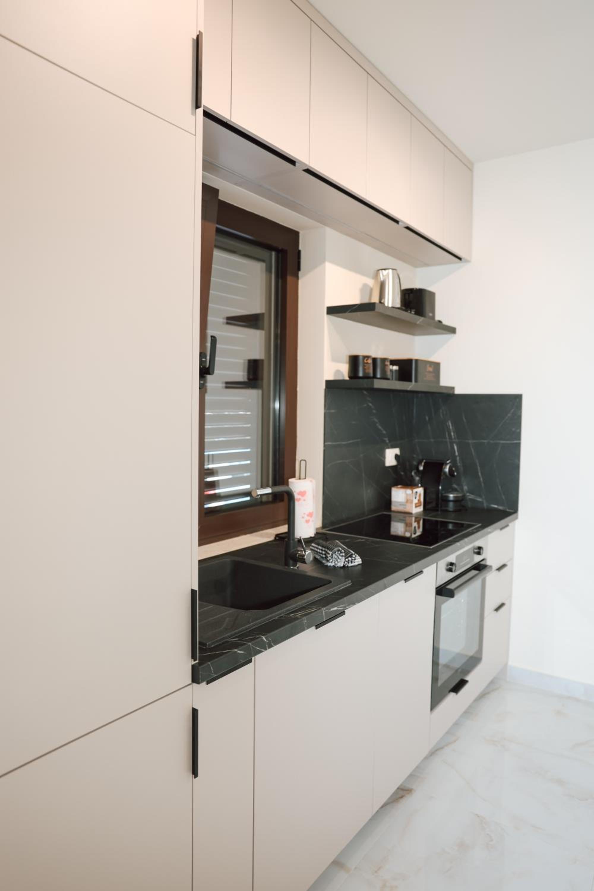 Apartments N & S - Private Parking & 1 minute to the Beach