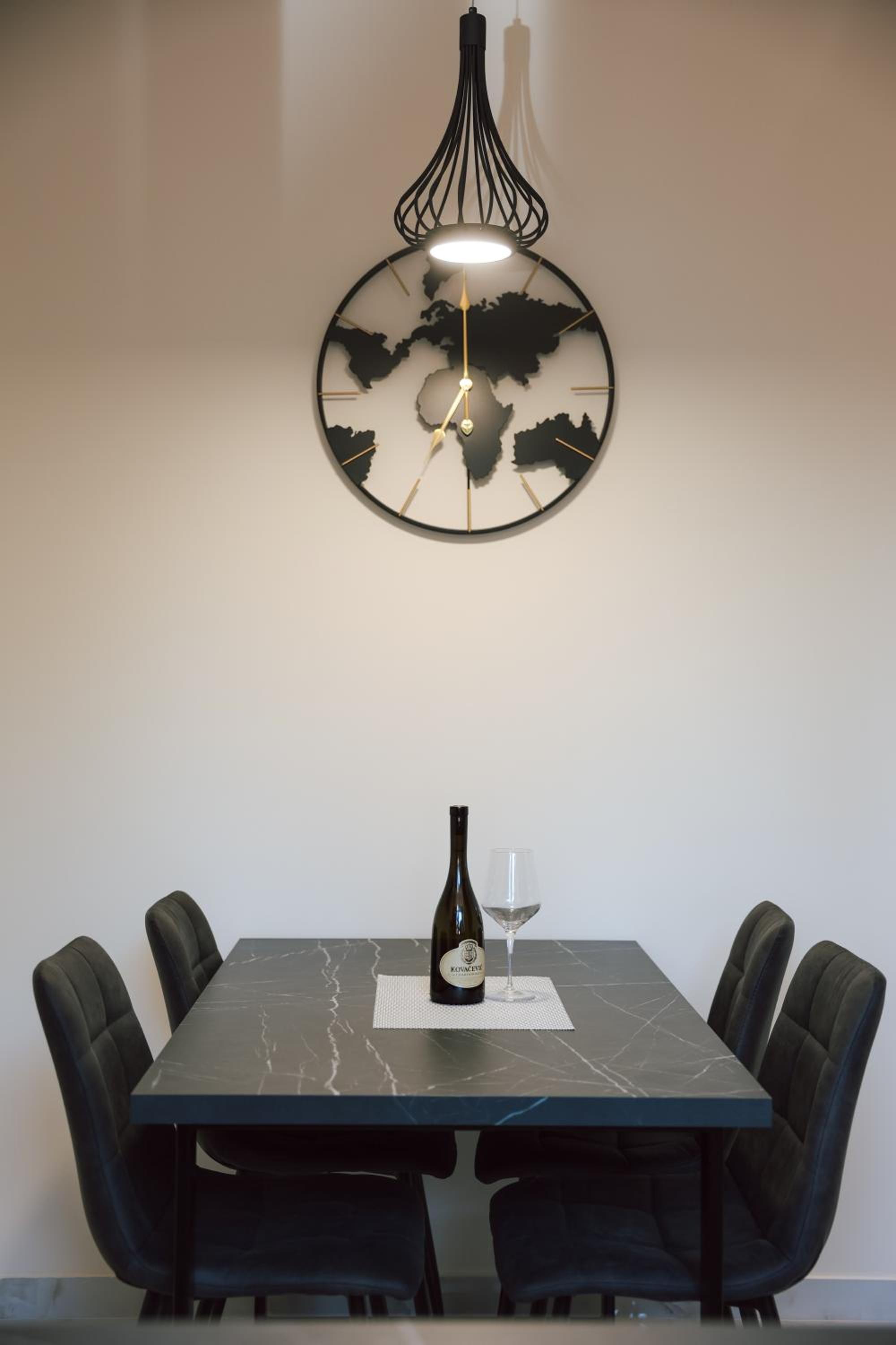 Apartments N & S - Private Parking & 1 minute to the Beach